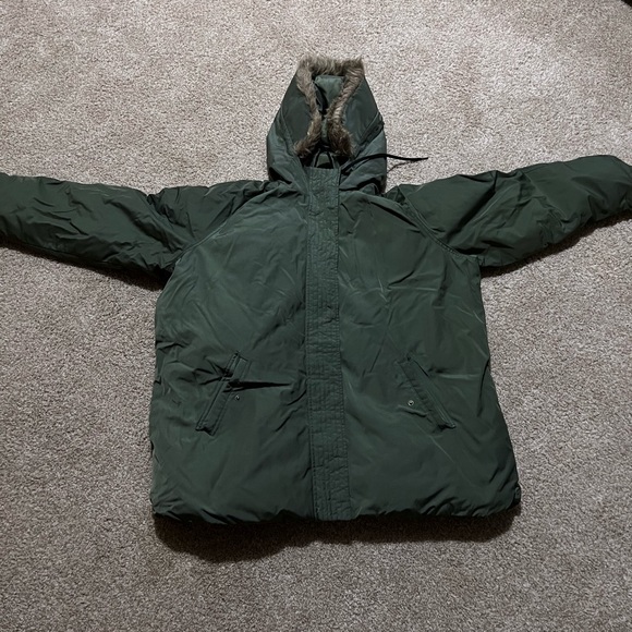 Like new Old Navy XXL Army green heavy winter coat. - Picture 1 of 2